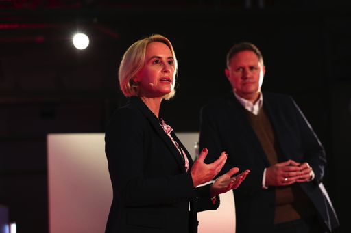 Vorschau Bild von Julia Becker (Aufsichtsratsvorsitzende, Funke-Mediengruppe) und
Dr. Carsten Brosda (Senator für Kultur und Medien der Freien und
Hansestadt Hamburg) beim scoopcamp 2021, der Innovationskonferenz
für Medien, in Hamburg. Foto: Marcelo Hernandez / Funke Foto
Services / Weiterer Text über ots und www.presseportal.de/nr/8218 /
Pulitzer-Preisträger Alan Rusbridger fordert beim scoopcamp 2021:
"Try to get inside the mind of generation Z!" / Die Verwendung
dieses Bildes ist für redaktionelle Zwecke unter Beachtung ggf.
genannter Nutzungsbedingungen honorarfrei. Veröffentlichung bitte
mit Bildrechte-Hinweis.