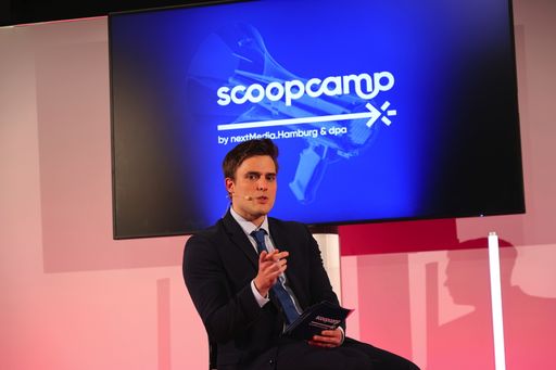 Vorschau Bild von "Tagesschau"-Sprecher Constantin Schreiber (Moderation) beim
scoopcamp 2021, der Innovationskonferenz für Medien in Hamburg.
Foto: Marcelo Hernandez / Funke Foto Services / Weiterer Text über
ots und www.presseportal.de/nr/8218 / Pulitzer-Preisträger Alan
Rusbridger fordert beim scoopcamp 2021: "Try to get inside the mind
of generation Z!" / Die Verwendung dieses Bildes ist für
redaktionelle Zwecke unter Beachtung ggf. genannter
Nutzungsbedingungen honorarfrei. Veröffentlichung bitte mit
Bildrechte-Hinweis.