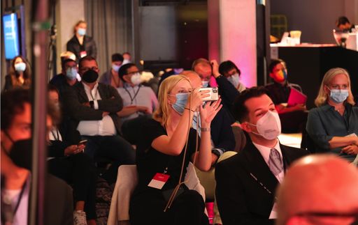 Vorschau Bild von Publikum beim scoopcamp 2021, der Innovationskonferenz für
Medien, in Hamburg. Foto: Marcelo Hernandez / Funke Foto Services /
Weiterer Text über ots und www.presseportal.de/nr/8218 /
Pulitzer-Preisträger Alan Rusbridger fordert beim scoopcamp 2021:
"Try to get inside the mind of generation Z!" / Die Verwendung
dieses Bildes ist für redaktionelle Zwecke unter Beachtung ggf.
genannter Nutzungsbedingungen honorarfrei. Veröffentlichung bitte
mit Bildrechte-Hinweis.