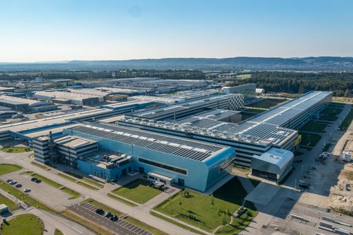 Vorschau Bild von Das neue AMAG Walzwerk mit der größten
Aufdach-Photovoltaikanlage Österreich.