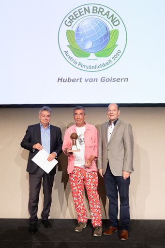  Die internationale GREEN BRANDS Organisation hat Hubert von
Goisern, international bekannten Sänger und Musiker, als "GREEN
BRAND Austria Persönlichkeit 2020" ausgezeichnet. Die Laudatio auf
von Goisern hielt Werner Kogler, Österreichischer Vizekanzler und
Bundesminister u.a. für Kunst und Kultur. Rechts im Bild: Norbert
Lux, CEO von GREEN BRANDS. / Weiterer Text über ots und
www.presseportal.de/nr/104598 / Die Verwendung dieses Bildes ist für
redaktionelle Zwecke unter Beachtung ggf. genannter
Nutzungsbedingungen honorarfrei. Veröffentlichung bitte mit
Bildrechte-Hinweis.