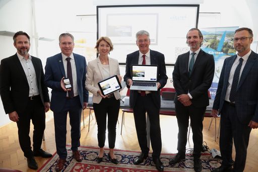  vl.: Markus Hornböck (GF BABEG), Martin Kulmer
(Bgm. St. Veit/Glan), LHStv. Gaby Schaunig, LH Peter Kaiser, Peter
Hymich (GF Gemeindebund Ktn.), Markus Bliem (Strategische
Landesentwicklung)