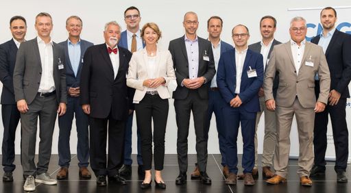  LHStv.in. Dr.in. Gaby Schaunig mit Heinz Pabisch,
CMG/aggfa und Vortragenden beim Fiberday 2021. Abdruck honorarfrei:
© CMG/aggfa (gleissfoto.at)