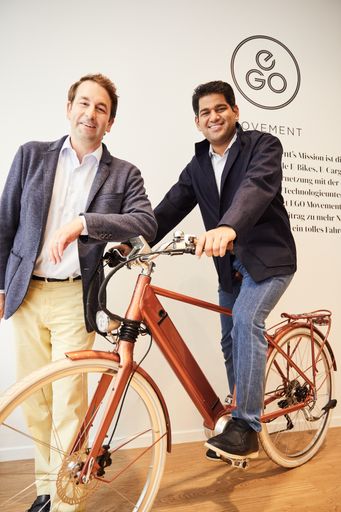 Sudarshan Venu - Joint Managing Director der TVS Motor Company
Daniel Meyer - Mitbegründer und CEO von EGO Movement / Weiterer Text
über ots und www.presseportal.de/nr/158665 / Die Verwendung dieses
Bildes ist für redaktionelle Zwecke unter Beachtung ggf. genannter
Nutzungsbedingungen honorarfrei. Veröffentlichung bitte mit
Bildrechte-Hinweis.