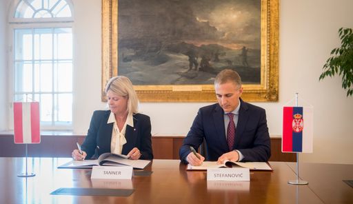 13 - 14 09 2021 Westbalkan-Konferenz mit den
Verteidigungsministern aus Österreich, Albanien,
Bosnien-Herzegowina, Mazedonien, Montenegro und Serbien in
Krems..Bilaterales Seitengespräch mit Nebojsa Stefanovic,
Verteidigungsminister Serbien..Ort: Rossauer Kaserne, Rossauer Lände
1, 1090 Wien