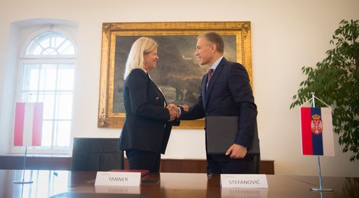 Vorschau Bild von 13 - 14 09 2021 Westbalkan-Konferenz mit den
Verteidigungsministern aus Österreich, Albanien,
Bosnien-Herzegowina, Mazedonien, Montenegro und Serbien in
Krems..Bilaterales Seitengespräch mit Nebojsa Stefanovic,
Verteidigungsminister Serbien..Ort: Rossauer Kaserne, Rossauer Lände
1, 1090 Wien