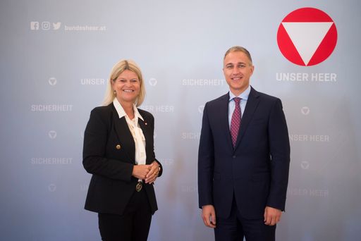 Vorschau Bild von 13 - 14 09 2021 Westbalkan-Konferenz mit den
Verteidigungsministern aus Österreich, Albanien,
Bosnien-Herzegowina, Mazedonien, Montenegro und Serbien in
Krems..Bilaterales Seitengespräch mit Nebojsa Stefanovic,
Verteidigungsminister Serbien..Ort: Rossauer Kaserne, Rossauer Lände
1, 1090 Wien