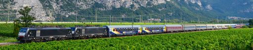 Ein Urlaubs-Express-Autoreisezug im Etschtal auf dem Weg nach
Verona / Weiterer Text über ots und www.presseportal.de/nr/130259 /
Die Verwendung dieses Bildes ist für redaktionelle Zwecke unter
Beachtung ggf. genannter Nutzungsbedingungen honorarfrei.
Veröffentlichung bitte mit Bildrechte-Hinweis.