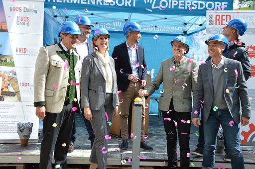 Vorschau Bild von Im Zuge der Pressekonferenz wurde der Bohrstart
offiziell eingeläutet.