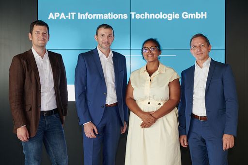 PMG Presse-Monitor beauftragt APA-Tech als Technologie-Partner
für neue Mediendatenbank. Nach der Vertragsunterzeichnung in Wien:
(v.l.n.r) Clemens Prerovsky, Gerald Innerwinkler (beide
Geschäftsführer APA-IT), Natascha Thomas, stelllvertretende
Geschäftsführerin PMG Presse-Monitor, Ingo Kästner, Geschäftsführer
PMG Presse-Monitor. / PMG Presse-Monitor entwickelt neue
Do-it-yourself-Mediendatenbank: Das modernste Portal für
Medienbeobachtung / Weiterer Text über ots und
www.presseportal.de/nr/32453 / Die Verwendung dieses Bildes ist für
redaktionelle Zwecke unter Beachtung ggf. genannter
Nutzungsbedingungen honorarfrei. Veröffentlichung bitte mit
Bildrechte-Hinweis.