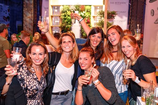 Beim Ginmarkt - Das Festival wird verkostet,
gelacht und gefeiert!