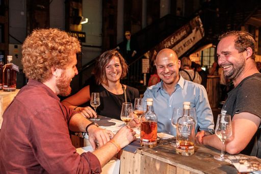 Vorschau Bild von Am Vienna Rumfestival können Rum-Liebhaber:innen
hunderte Sorten Rum entdecken!