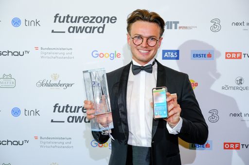  Philipp Efferl (Medical Data Engineer medaia)
durfte für SkinScreener den Award als „Start-up des Jahres“ und den
Publikumspreis entgegennehmen