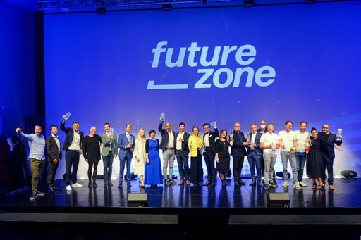 Vorschau Bild von Alle Gewinner auf der Bühne des futurezone Award
2020
