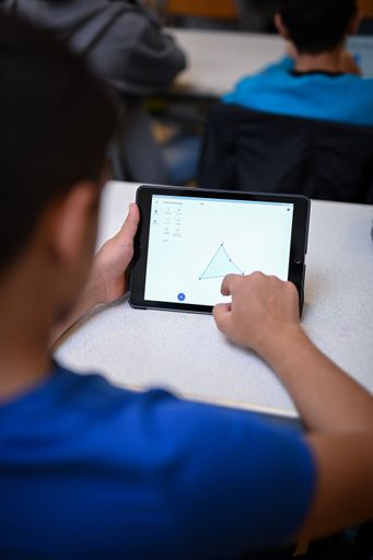 Vorschau Bild von iPads und Tablets ermöglichen einen zeitgemäßen
Unterricht und sind eine wichtige Grundlage für die digitale Bildung
von Kindern und Jugendlichen