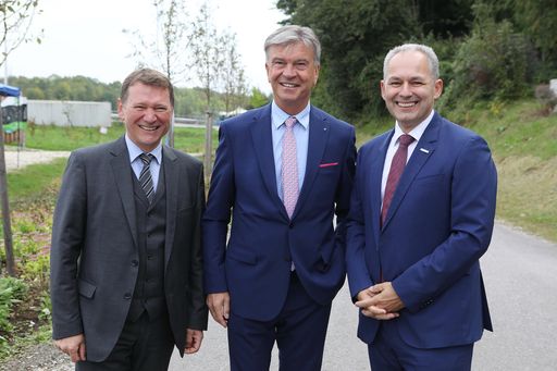 Vorschau Bild von Wels Strom Geschäftsführer Franz Gruber, Energie AG
Vorstandsvorsitzender Werner Steinecker, Wels Strom Geschäftsführer
Friedrich Pöttinger