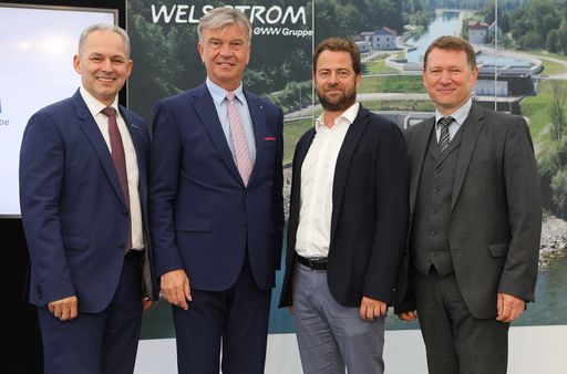 Vorschau Bild von Wels Strom Geschäftsführer Friedrich Pöttinger,
Energie AG Vorstandsvorsitzender Werner Steinecker, eww
Vorstandssprecher Florian Niedersüss, Wels Strom Geschäftsführer
Franz Gruber