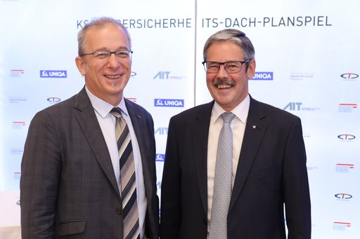 Bildunterschrift: vlnr: Dr. Helmut Leopold (Head of
Center for Digital Safety & Security, AIT), Mag. Erwin Hameseder
(Präsident KSÖ)