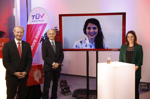 Seit 2012 haben knapp 1000 Personen mit insgesamt
610 Projekten ihre vorwissenschaftlichen und wissenschaftlichen
Arbeiten bzw. Unternehmensinnovationen auf den sprichwörtlichen
Prüfstand gestellt. 2020 erhielt Dipl.-Ingenieurin Lara Bettinelli
in der Kategorie „Universitäten/Fachhochschulen“ den TÜV AUSTRIA
Wissenschaftspreis 2020 in der Kategorie "UNI/FH", am 18. November
2021 wird der begehrte Preis zum zehnten Mal vergeben, die
Verleihung wird live gestreamt auf wipreis.tuvaustria.com - v.l.n.r.
Stefan Haas, CEO TÜV AUSTRIA Group, Johannes Fröhlich, Vizerektor TU
Wien, Lara Bettinelli, TU Wien, und ORF-Moderatorin Lisa
Gadenstätter.