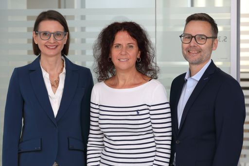 Neue Führungsfunktionen im Department Soziales an der FH Campus
Wien: Interimistische Studiengangsleiterin Mag.a Irina
Posteiner-Schuller, MA, Departmentleiterin FH-Prof.in Mag.a Dr.in
Elisabeth Steiner und Masterstudiengangsleiter FH-Prof. Mag. Peter
Stepanek Bild zu OTS