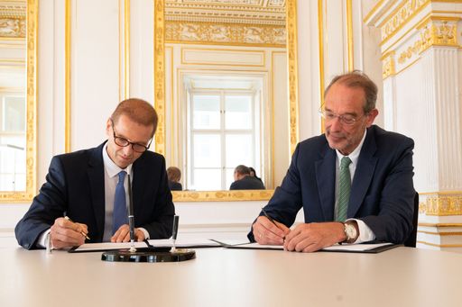 Wissenschaftsminister Heinz Faßmann und
FWF-Präsident Christof Gattringer unterzeichnen die
FWF-Finanzierungsvereinbarung mit einem dreijährigen Fördervolumen
von 806 Millionen Euro.
