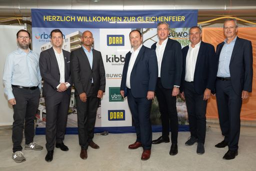  v.l.n.r.: Markus Mistelbauer (Projektleiter KIBB), Thomas Auböck
(Geschäftsführer KIBB), Thomas Englisch (Projektleiter BUWOG),
Alexander Nikolai (Bezirksvorsteher 2. Bezirk), Andreas Holler
(Geschäftsführer BUWOG), Herbert Weber (Bauführer PORR), Martin
Schilling (Bereichsleiter PORR, NB2)