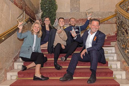 v.l.n.r.: Sarah Mauracher (EY), Sabrina Kainrad (Lebenshilfe OÖ),
Lukas Lach (St. Anna Kinderkrebsforschung), Florian Gregor (Movea),
Alexander Zoubek (Division 4)