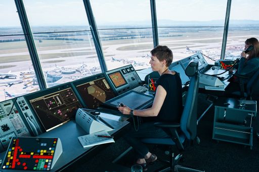 Austro Control Fluglotsin Tower Wien