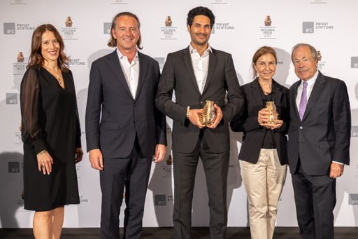 v.l.n.r.: Mariella Schurz (Generalsekretärin B&C Privatstiftung),
Herbert Ortner (Vorstand B&C Privatstiftung), Jama Nateqi (1. Platz
KMU, Symptoma GmbH), Golta Khatibi (1. Platz Hochschulforschung, TU
Wien), Erich Hampel (Vorstandsvorsitzender B&C Privatstiftung)