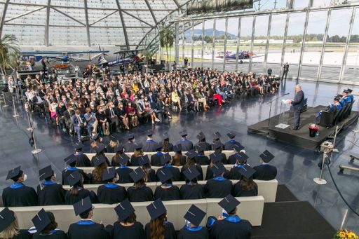 Vorschau Bild von Promotion der Humanmedizin im Hangar-7: Festgäste
kamen unter Einhaltung von Covid-19-Sicherheitsmaßnahmen