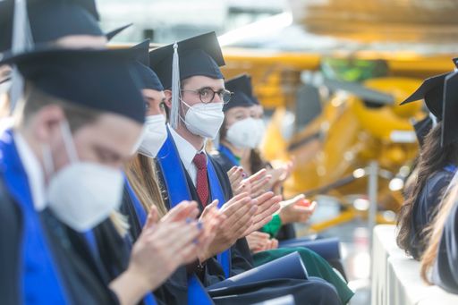 Vorschau Bild von Stolze Mediziner*innen bekamen ihren Doktor-Titel
verliehen