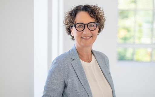 Vorschau Bild von Nicole Berkmann, Unternehmenssprecherin des Jahres 2021
Österreich / Weiterer Text über ots und www.presseportal.de/nr/66148
/ Die Verwendung dieses Bildes ist für redaktionelle Zwecke unter
Beachtung ggf. genannter Nutzungsbedingungen honorarfrei.
Veröffentlichung bitte mit Bildrechte-Hinweis.