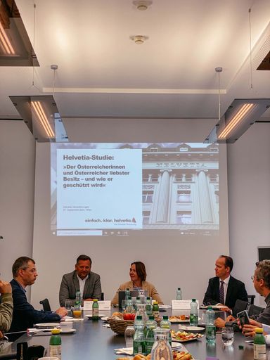 v.l. Mag. Thomas Neusiedler, CEO Helvetia Österreich, Christina
Matzka, Geschäftsführerin Triple M und Dr. Kaspar Hartmann, Vorstand
Schaden-Unfall Helvetia Österreich stellen die Studienergebnisse
vor.