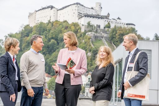 Beim Meeting der Austrian Neuroscience Association
(ANA): Simone Weiß (ITG), Francesco Ferraguti (ANA-Präsident),
Andrea Klambauer (Landesrätin), die Organisatoren Isabella
Sarto-Jackson und Sébastien Couillard-Després (beide ANA)
