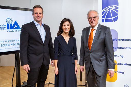  https://www.apa-fotoservice.at/galerie/26319 Im Bild v.l.n.r..
Gottfried Berger, Vorstandsvorsitzender, Institut für Interne
Revision; Lina XU-Fenz, Vorstandsmitglied, Institut für Interne
Revision, Head of Internal Audit, Helvetia Versicherung AG; Thomas
Schwalb, Geschäftsführer, Institut für Interne Revision und Akademie
für Interne Revision