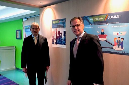 Vorschau Bild von EU-Kommissar Johannes Hahn und EURITAS-Präsident
Markus Kaiser