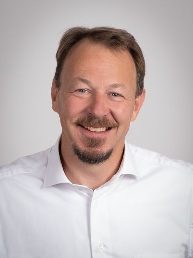 "Wohnungskauf: Rücklagen als notwendiges Übel
oder Werterhaltung mit Weitblick?" Portrait von KommR Oliver
Brichard, MSC, Geschäftsführer Brichard Immobilien GmbH