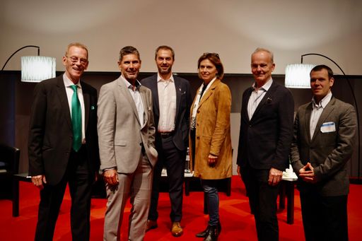 Teilnehmer: innen an der Podiumsdiskussion zur nachhaltigen
Hotelentwicklung