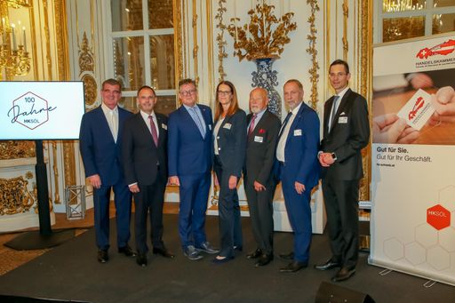  Peter Spuhler (Executive Chairman und Group CEO a.i. Stadler Rail
AG, Bussnang/Schweiz), Klaus Risch (Präsident der
Liechtensteinischen Industrie- und Handelskammer, Vaduz), Urs Weber
(Generalsekretär HKSÖL), Hanna Kordik (Die Presse), Heinz Felsner
(Präsident HKSÖL bis September 2021), Detlef Günther (Vizepräsident
für Forschung und Wirtschaftsbeziehungen an der ETH Zürich) und
Georg Kopetz (Gründer und Vorstand der TTTech Computertechnik AG,
Wien) © Andreas Lepsi