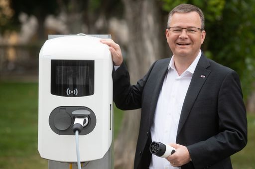 Vorschau Bild von Elektromobilitätspionier Michael Viktor Fischer
steigt bei ENIO ein und plant massive Wachstumsoffensive