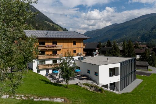 Vorschau Bild von Fokus N'Cyan, 4*Hotel,
Forschungs-&Kommunikationszentrum in St. Jakob i.D. - Gartenansicht
