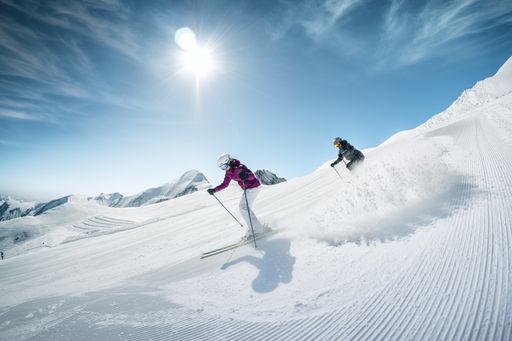 Skifahren in Salzburgs einzigem Gletscherskigebiet
Kitzsteinhorn bietet breite Pisten und 100% Schneegarantie