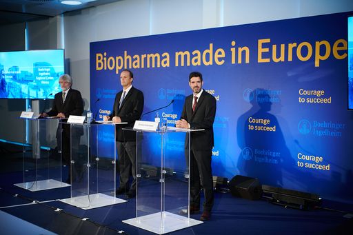 https://www.apa-fotoservice.at/galerie/26471 v.l.n.r. Uwe
Bücheler (Leiter Biopharmazie Boehringer Ingelheim), Philipp von
Lattorff (Generaldirektor Boehringer Ingelheim RCV) und Christian
Eckermann (Standortleiter Biopharmazie Wien).