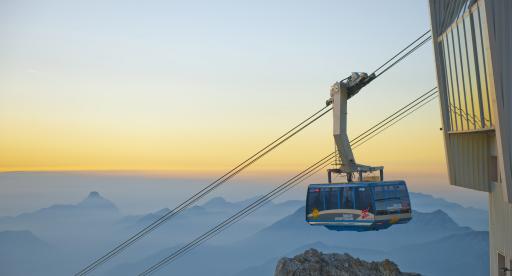Einmal mit der Tiroler Zugspitzbahn auf den Gipfel
der Zugspitze zu gondeln, gehört zu den Highlights der ErlebnisCard
Tirol