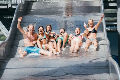 Vorschau Bild von Spaß und Action gibt es bei einem Besuch der Water
Area in der Area 47.