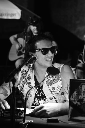 Vorschau Bild von Marco Pogo präsentiert sein erstes Buch 'Gschichtn'