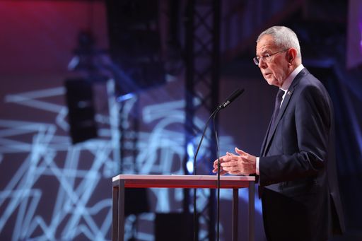 Vorschau Bild von Die APA - Austria Presse Agentur beging am
Mittwochabend, 6. Oktober 2021, ihr 75-jähriges Jubiläum als
unabhängige, genossenschaftlich organisierte Nachrichtenagentur mit
einem Festakt im Wiener Arsenal. In seiner Festrede würdigte
Bundespräsident Alexander Van der Bellen die APA als "Grundlage für
die liberale Demokratie".