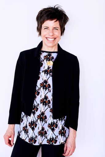  Der European Green Deal (EGD) fordert den
Wirtschaftsjournalismus von morgen heraus. Verena Ringler, Leiterin
des Think&Do Tanks European Commons und früher selbst Journalistin
bei Foreign Policy und profil, stellt den EGD erstmals am APA-Campus
vor.