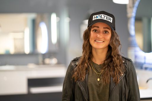  ÖSV Slalom-Ass Chiara Mair startet mit ihrem neuen
Kopfsponsor HOLTER in die Saison 2021/22.