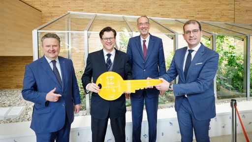 Das Wissenschaftsministerium, die BIG und die
Universität Wien haben mit dem University of Vienna Biology Building
ein klimafreundliches Universitätsgebäude für 5.000 Studierende
eröffnet